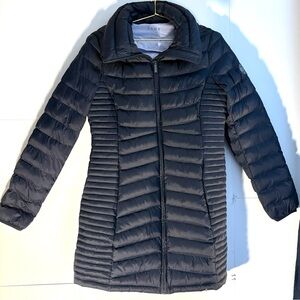 DKNY Women's Dark blue Puffer Coat, size S, great condition.